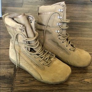 Coyote brown combat boot